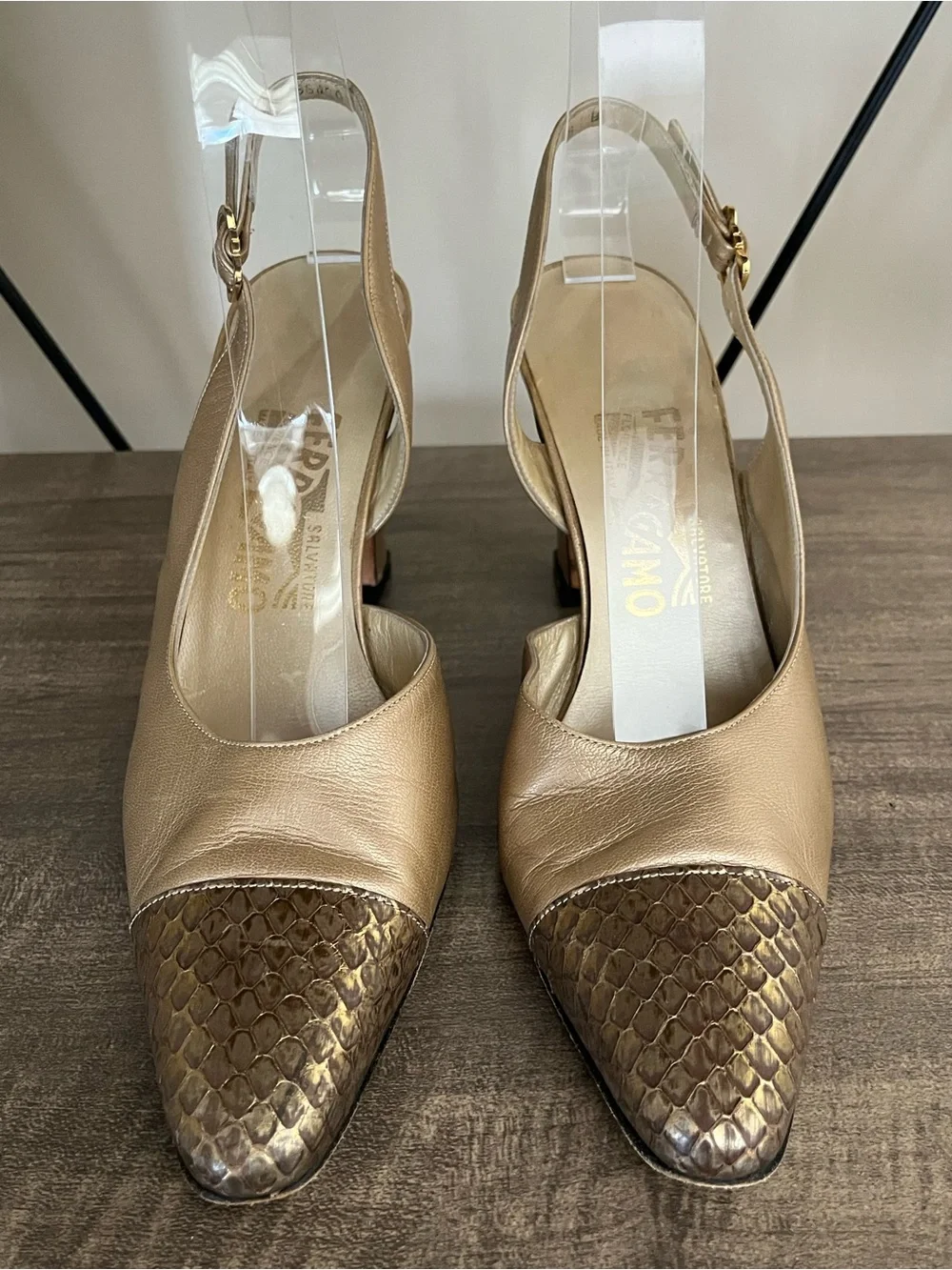 Salvatore Ferragamo Gold Tone Leather Slingback Heels Shoes Size 8 - Picture 4 of 16